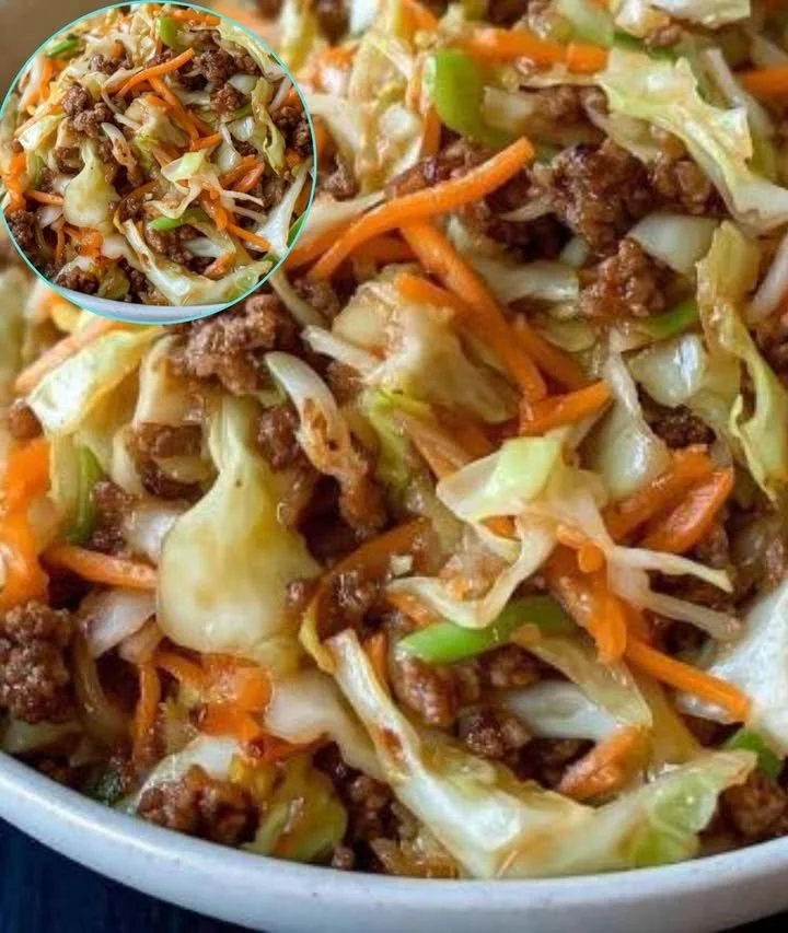 Plate of Chinese cabbage with minced meat, ready in 30 minutes.